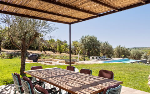 Villa Maddalena: Møbel, Udendørs Møbler, Stol, Udendørs Bord, Have, Skygge, Udendørs Struktur, Gårdhave, Backyard, Naturmateriale
