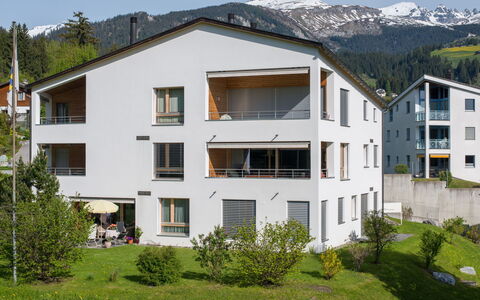 Prada Biala: Vindue, Arkitektur, Boligområde, Hus, Hjem, Tag, Sommerhus, Indkørsel, Forstad, Stor Mellemklassebil