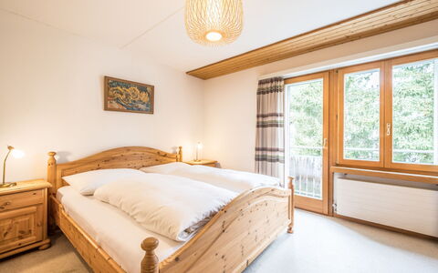 Val Signina 1-13A: Vindue, Arkitektur, Boligområde, Hus, Hjem, Tag, Sommerhus, Indkørsel, Forstad, Stor Mellemklassebil