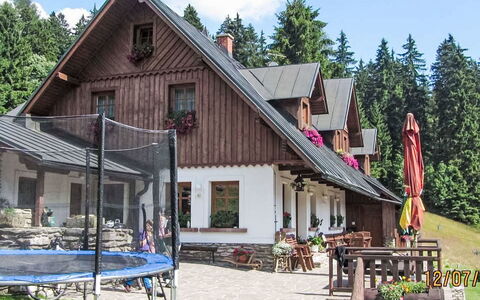 Penzion Exnar: Vindue, Arkitektur, Boligområde, Hus, Hjem, Tag, Sommerhus, Indkørsel, Forstad, Stor Mellemklassebil