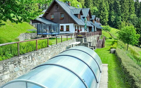 Penzion Exnar: Vindue, Arkitektur, Boligområde, Hus, Hjem, Tag, Sommerhus, Indkørsel, Forstad, Stor Mellemklassebil