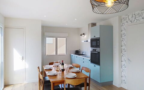 Dolce Vita: Møbel, Indretning, Gulvbelægning, Etage, Lysarmatur, Træ, Loft, Countertop, Værelse, Køkken