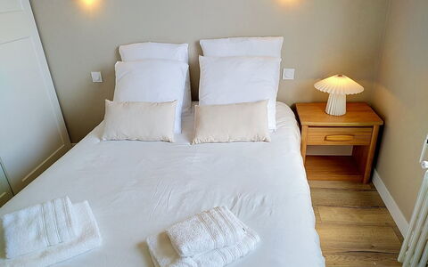 Dolce Vita: Seng, Soveværelse, Sengetøj, Sengetøj, Indretning, Træ, Møbel, Etage, Throw Pillow, Værelse