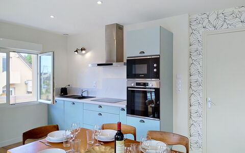 Dolce Vita: Køkken, Countertop, Møbel, Køkken Apparat, Indretning, Cabinetry, Større Bandage, Træ, Gulvbelægning, Loft