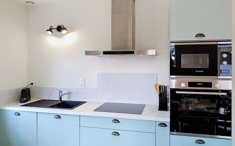 Dolce Vita: Køkken, Køkken Apparat, Countertop, Cabinetry, Større Bandage, Komfur, Komfur, Gaskomfur, Indretning, Husholdningsapparat