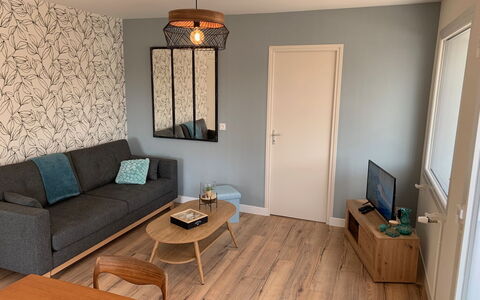 Dolce Vita: Møbel, Indretning, Væg, Gulvbelægning, Træ, Etage, Værelse, Loft, Belysning, Hjem