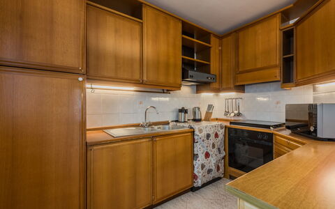 Sun: Køkken, Cabinetry, Træ, Gulvbelægning, Countertop, Køkken Apparat, Større Bandage, Indretning, Etage, Værelse