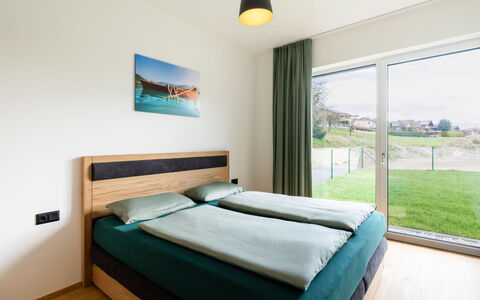 Family Nest Goldeck & See: Indretning, Træ, Seng, Soveværelse, Gulvbelægning, Møbel, Værelse, Etage, Bed Frame, Loft