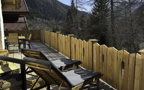 Chalet Auszeit: Træ, Bjergkæde, Hårdttræ, Bejdse, Dal, Planke, Tømmer, Kam, Alps, Altan