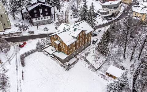 Janské Lázně 5: Bygning, Vindue, Hus, Boligområde, Menneskelig Bosættelse, Hjem, Vinter, Historisk Hus, Fryser
