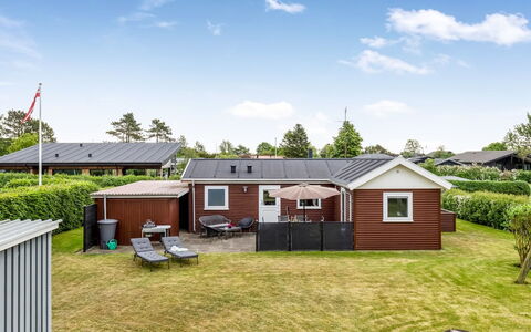 Eufemia - 250M from the Sea: Hus, Tag, Boligområde, Hjem, Sommerhus, Land Lot, Landdistrikt, Lawn, Have, Gård