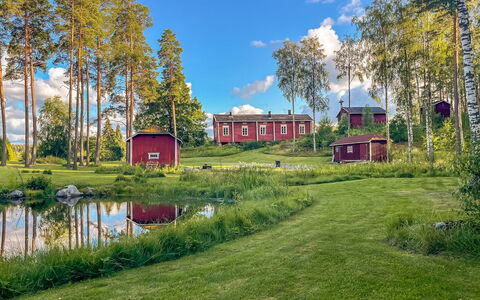 Vanhakylä Gård Väentupa: Land Lot, Have, Landdistrikt, Forår, Landscaping, Sommerhus, Lawn, Estate, Gård