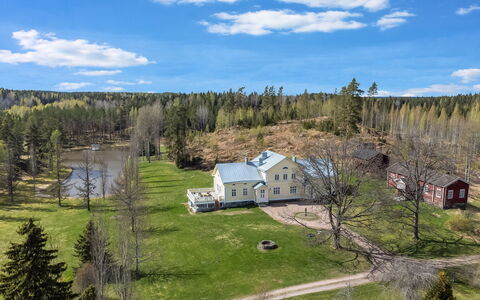 Vanhakylä Gård Väentupa: Træ, Boligområde, Hjem, Hus, Almindeligt, Landskab, Tag, Estate, Land Lot, Landdistrikt