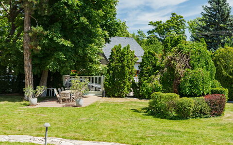 Holiday Club 3: Træ, Grøn, Græs, Blad, Have, Busk, Landskab, Lawn, Bunddække