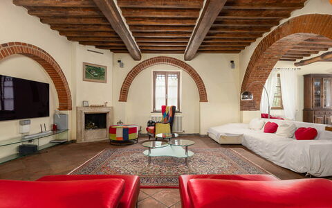 Podere Il Pozzangone, Lucignano: Møbel, Indretning, Væg, Gulvbelægning, Loft, Etage, Træ, Couch, Værelse, Stue