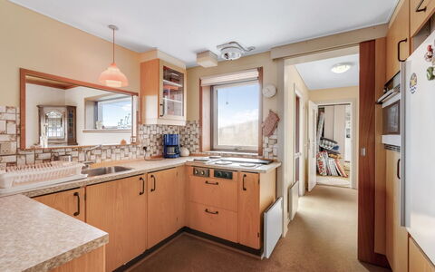 Nyyrikki - 350M from the Sea: Countertop, Træ, Køkken, Cabinetry, Møbel, Indretning, Større Bandage, Køkken Apparat, Etage, Loft