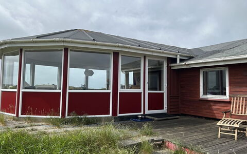 Nyyrikki - 350M from the Sea: Træ, Tag, Dør, Sommerhus, Skygge, Sidespor, Dagslys, Veranda, Udendørs Struktur, Hårdttræ
