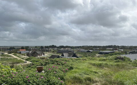 Nyyrikki - 350M from the Sea: Himmel, Græs, Sky, Land Lot, Tag, Landdistrikt, Cumulus, Sommerhus, Mark, Meteorologisk Fænomen