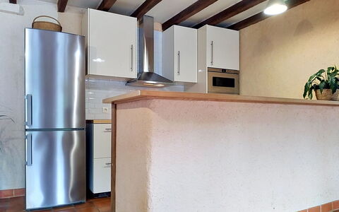 L'Ancienne Ferme: Countertop, Gulvbelægning, Træ, Indretning, Køkken, Etage, Møbel, Loft, Køkken Apparat, Bejdse