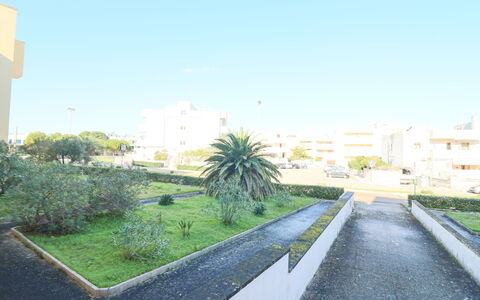 Casa Aurora a Otranto: Boligområde, Lejlighed, Ejerlejlighed, Skygge, Landscaping, Walkway, Indkørsel, Altan