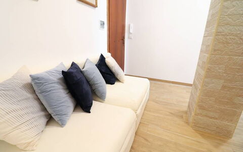 Casa Aurora a Otranto: Møbel, Gulvbelægning, Etage, Couch, Indretning, Træ, Pude, Stue, Trægulve, Throw Pillow
