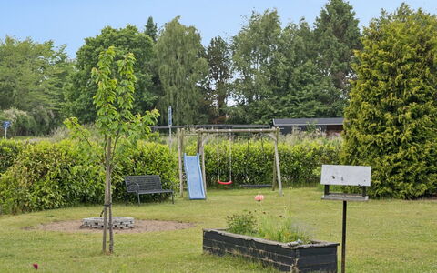 Arise - 1.5Km from the Sea: Græs, Busk, Have, Land Lot, Bunddække, Lawn, Parkere, Landscaping, Skygge