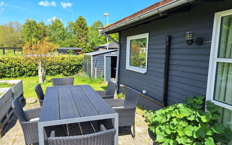 Arise - 1.5Km from the Sea: Hjem, Udendørs Møbler, Have, Skygge, Sidespor, Sommerhus, Backyard, Udendørs Bord, Gård, Stol