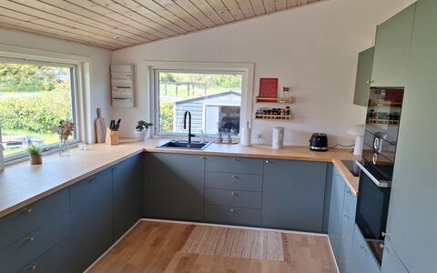Arise - 1.5Km from the Sea: Gulvbelægning, Træ, Etage, Køkken, Køkken Apparat, Cabinetry, Indretning, Trægulve, Countertop, Møbel