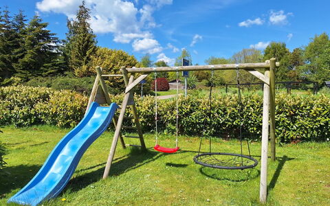 Arise - 1.5Km from the Sea: Legetøjsrutsjebane, Legepladsudstyr, Offentlige Rum, Chute, Have, Legeplads, Fritid, Skygge, Lawn, Parkere