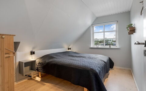Chiuvana - 250M from the Sea: Gulvbelægning, Soveværelse, Træ, Loft, Etage, Indretning, Seng, Sengetøj, Sengetøj, Belysning