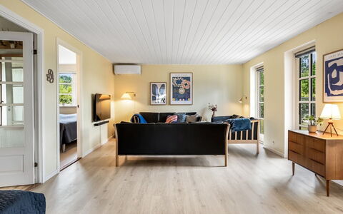 Chiuvana - 250M from the Sea: Gulvbelægning, Indretning, Trægulve, Træ, Loft, Etage, Laminat Gulv, Hjem, Møbel, Stue