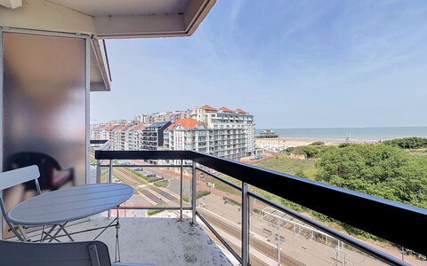 Poseidon with Seaview & Parking: Lejlighed, Altan, Ejerlejlighed, Glas, Skygge, Dagslys, Hotel