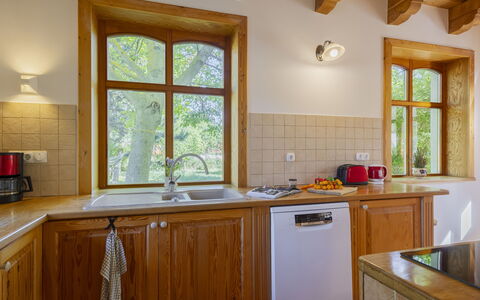Villa Canela: Træ, Køkken, Indretning, Gulvbelægning, Countertop, Cabinetry, Etage, Loft, Møbel, Sanitærarmatur