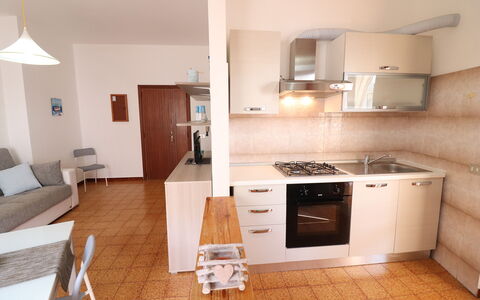 Margherita: Køkken, Køkken Apparat, Større Bandage, Gulvbelægning, Møbel, Countertop, Indretning, Træ, Etage, Cabinetry