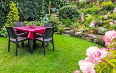 Herlíkovice: Have, Busk, Lawn, Bunddække, Backyard, Gård, Landscaping, Udendørs Møbler, Gårdsplads, Gårdhave