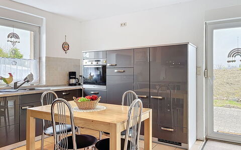 Ankerplatz: Møbel, Køkken, Countertop, Indretning, Gulvbelægning, Cabinetry, Køkken Apparat, Stol, Etage, Træ