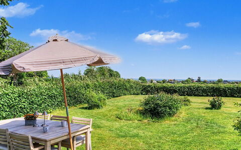 Olufdine - 350M from the Sea: Møbel, Busk, Udendørs Møbler, Bord, Have, Land Lot, Udendørs Bord, Lawn, Bunddække, Stol