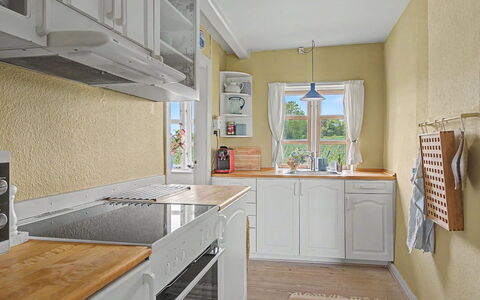 Olufdine - 350M from the Sea: Køkken Apparat, Køkken, Større Bandage, Countertop, Indretning, Cabinetry, Gulvbelægning, Møbel, Træ, Etage