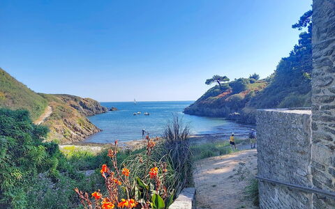 La Sardinerie de la Crique de Porsac'H: Blå, Vand, Krop Af Vand, Kyst, Coastal Og Oceaniske Landskabsformer, Vandløb, Headland, Kyst, Promontory, Cove