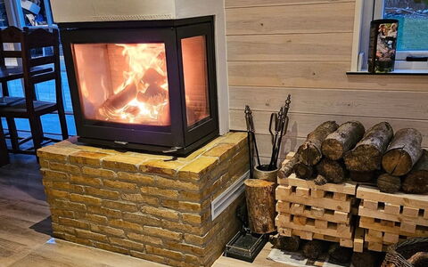 Fridel - 400M from the Sea: Hearth, Brændeovn, Hårdttræ, Naturmateriale, Trægulve, Bejdse, Stue