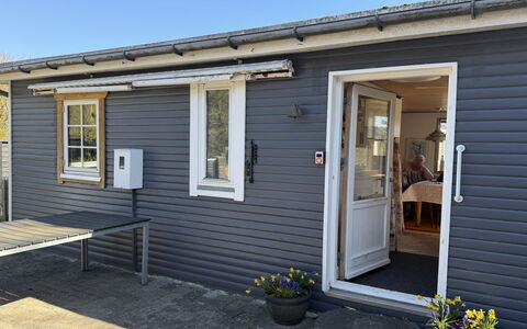 Haley - 380M from the Sea: Træ, Sidespor, Dør, Hjem, Hus, Sommerhus, Hårdttræ, Home Dør, Gård, Bejdse