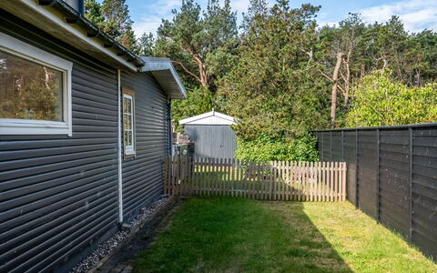 Haley - 380M from the Sea: Busk, Hjem, Sommerhus, Bunddække, Have, Garden Bygninger, Sidespor, Estate, Lawn, Gård