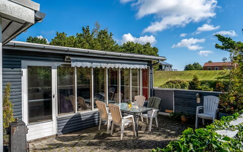 Haley - 380M from the Sea: Busk, Hjem, Sommerhus, Bunddække, Have, Garden Bygninger, Sidespor, Estate, Lawn, Gård