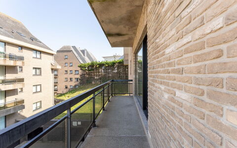 Zandstuyver with Balcony: Kompositmateriale, Lejlighed, Beton, Ejerlejlighed, Altan, Dagslys, Gelænder