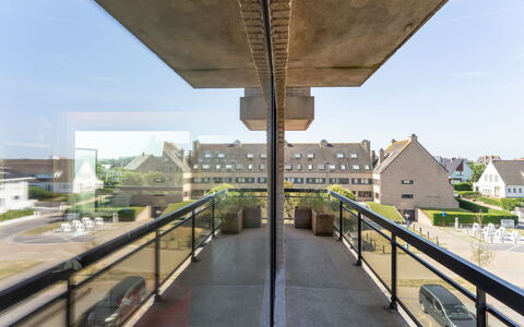 Zandstuyver Close by the Sea: Altan, Dagslys, Brutalisme