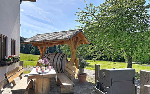 Sonne: Træ, Have, Sommerhus, Udendørs Møbler, Landscaping, Udendørs Bord, Backyard, Gård, Hårdttræ, Lawn