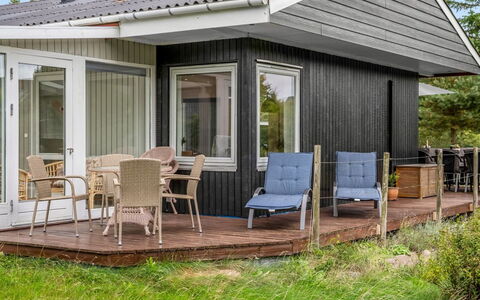Aischa - 1.5Km from the Sea: Træ, Hus, Veranda, Hjem, Sommerhus, Tag, Arkitektur, Sidespor, Dør