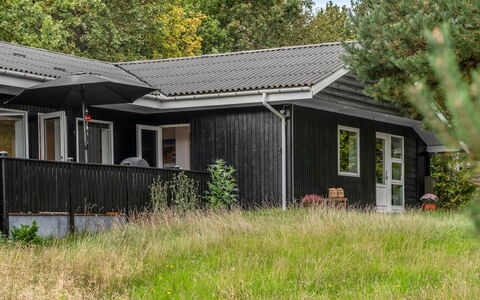 Aischa - 1.5Km from the Sea: Bygning, Hus, Træ, Tag, Hjem, Boligområde, Sidespor, Arkitektur, Sommerhus, Busk