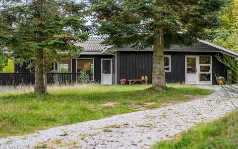 Aischa - 1.5Km from the Sea: Græs, Bygning, Afdeling, Hus, Busk, Hjem, Sommerhus, Tag, Boligområde, Land Lot