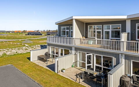 Arise - 700M from the Sea: Blå, Sommerhus, Hus, Hjem, Stuehus, Estate, Sidespor